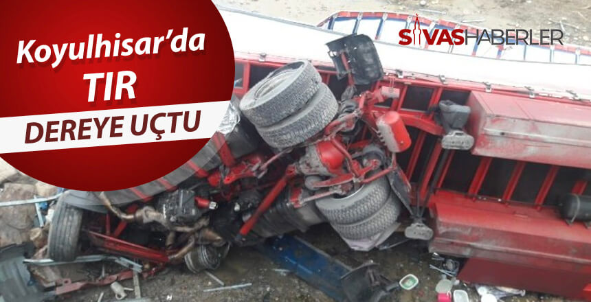 Koyulhisar’da TIR Dereye Uçtu