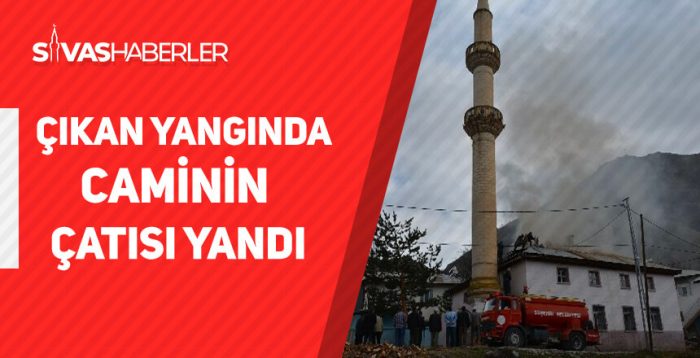 Çıkan yangında caminin çatısı yandı