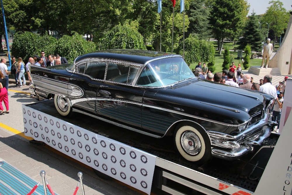Adnan Menderes’in makam aracının anahtarları artık Aydın Valiliği’nde