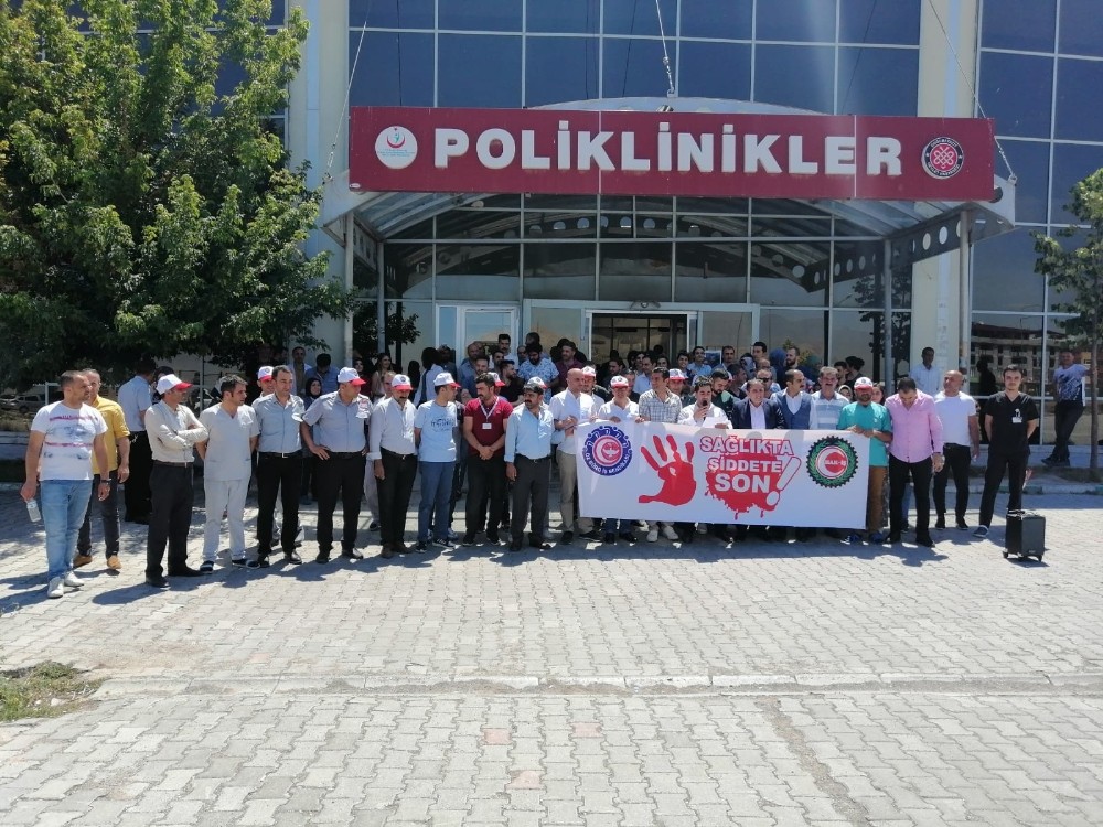 Ağrı’da sağlık çalışanına yapılan saldırı kınandı