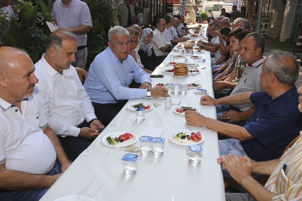 Başkan Atay, Kurtuluş Mahallesi esnafı ile buluştu