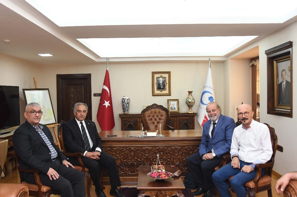 Besni Eğitim Vakfı, Rektör Turgut ile bir araya geldi