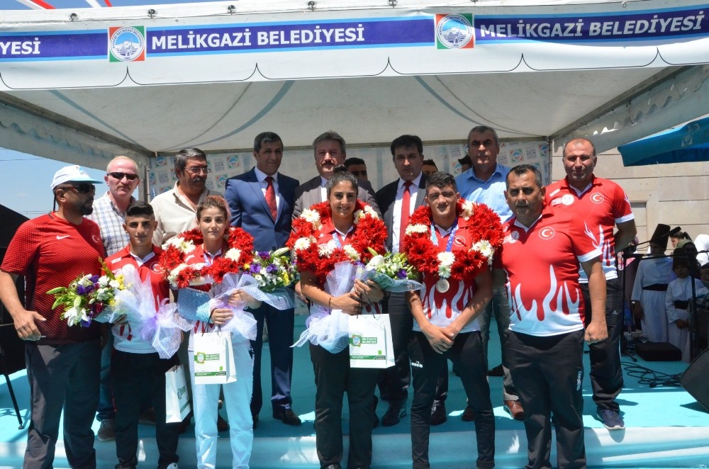 Gençlik ve Spor İl Müdürü Murat Eskici, “Muaythai sporcularımız bu sevinci ve gururu tekrar yaşatacaklar”