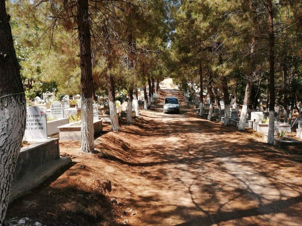 Gölbaşı ilçesinde mezarlıkların bakımı yapılıyor