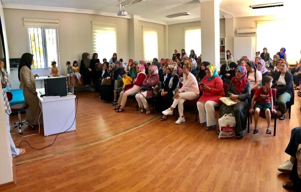 Kadın ve gençlik merkezi kursiyerlerine kadın sağlığı eğitimi