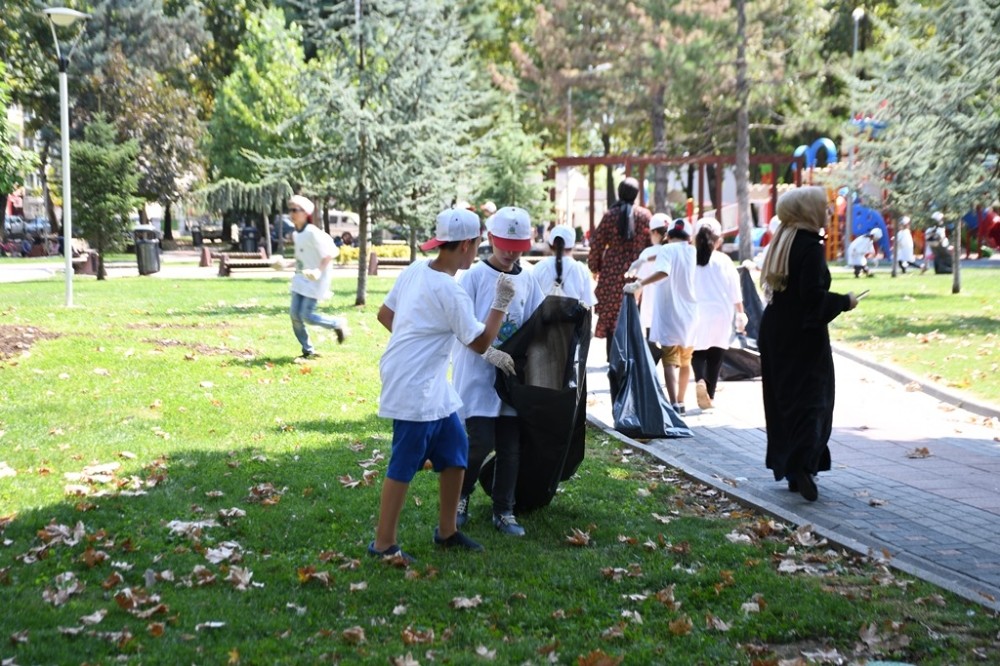 Minik çevreciler iş başında