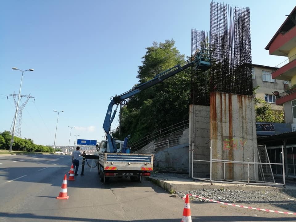Yanlış yapılan üst geçit sökülmeye başlandı