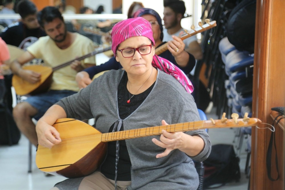 7’den 70’e bağlama sevgisi