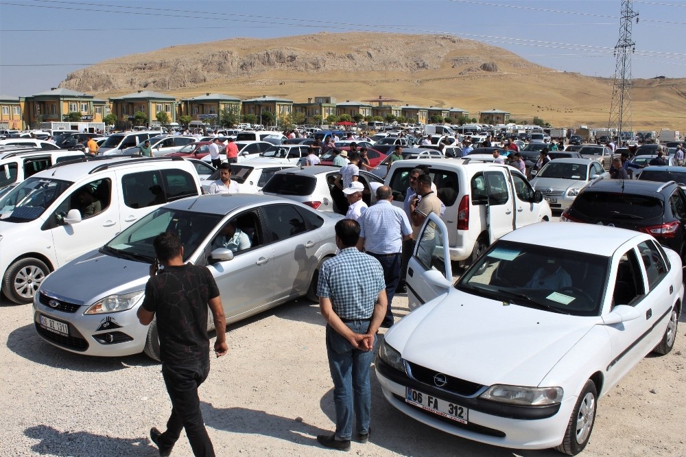 Açık oto pazarında düşük model araçlara rağbet