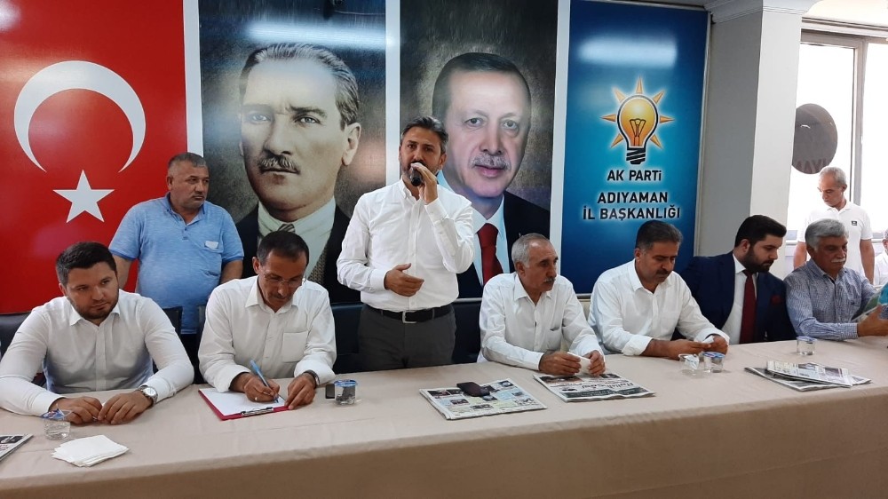 AK Parti’de bayramlaşma töreni düzenlendi