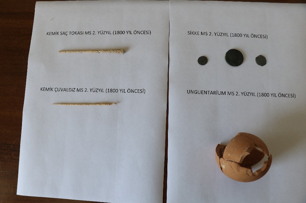 Antik çağın hac merkezindeki kazılarda 1800 yıllık sikke ve kemik tokalar ortaya çıktı