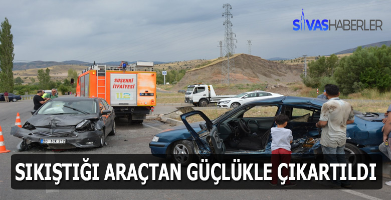 Trafik kazasında sıkıştığı araçtan güçlükle çıkarıldı