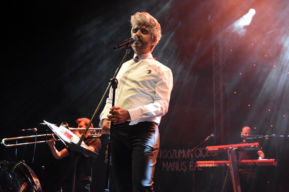 Ayvalık’ta “Manuş Baba” coşkusu