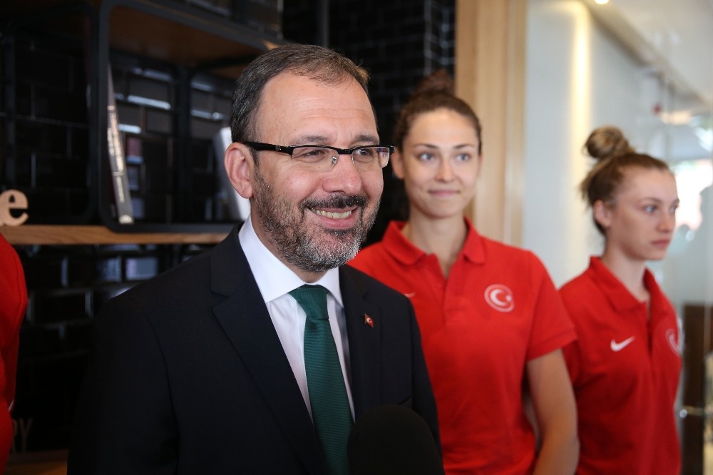 Bakan Kasapoğlu’ndan özel sporcu Muhsine Gezer’e tebrik