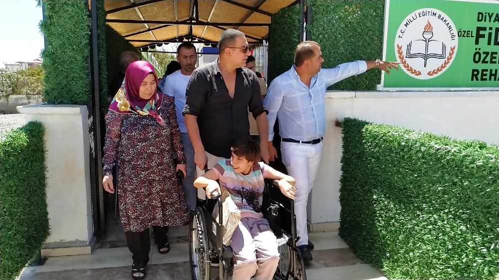 Berdan Mardini, Diyarbakır’ özel eğitim ve rehabilitasyon merkezini ziyaret etti