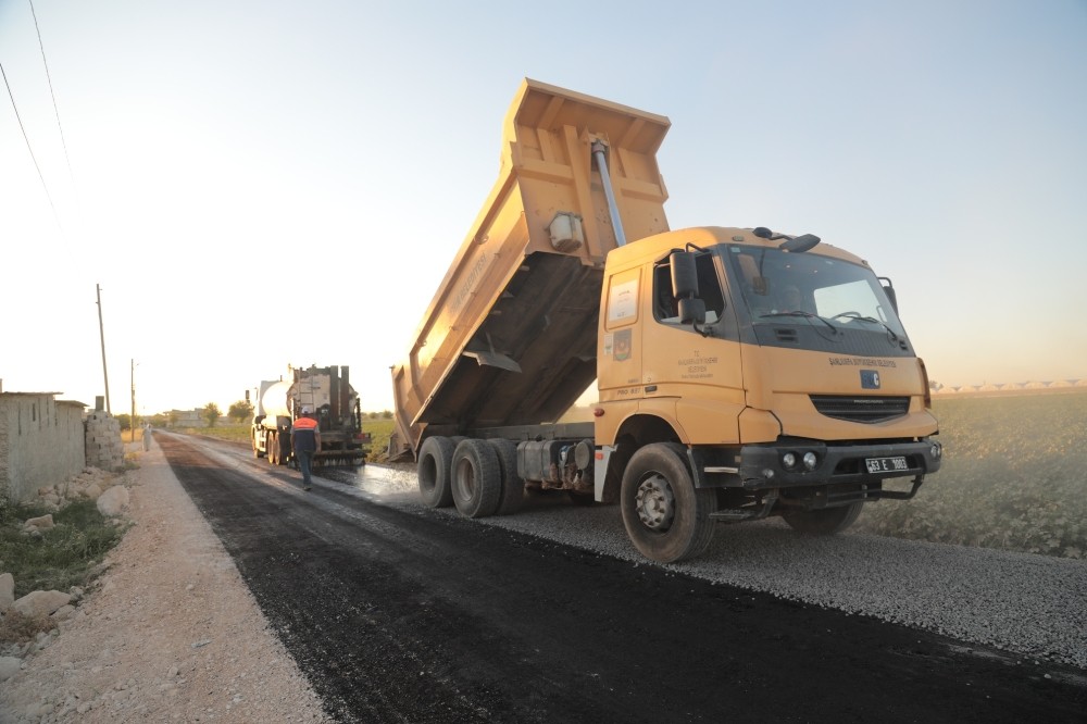 Beyazgül yol yapım çalışmalarını inceledi