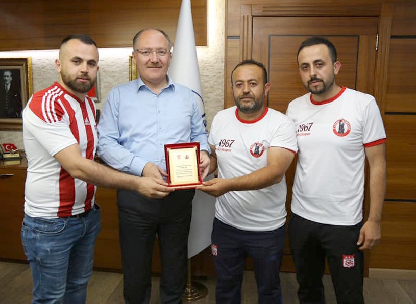 Bilgin’den taraftara övgü