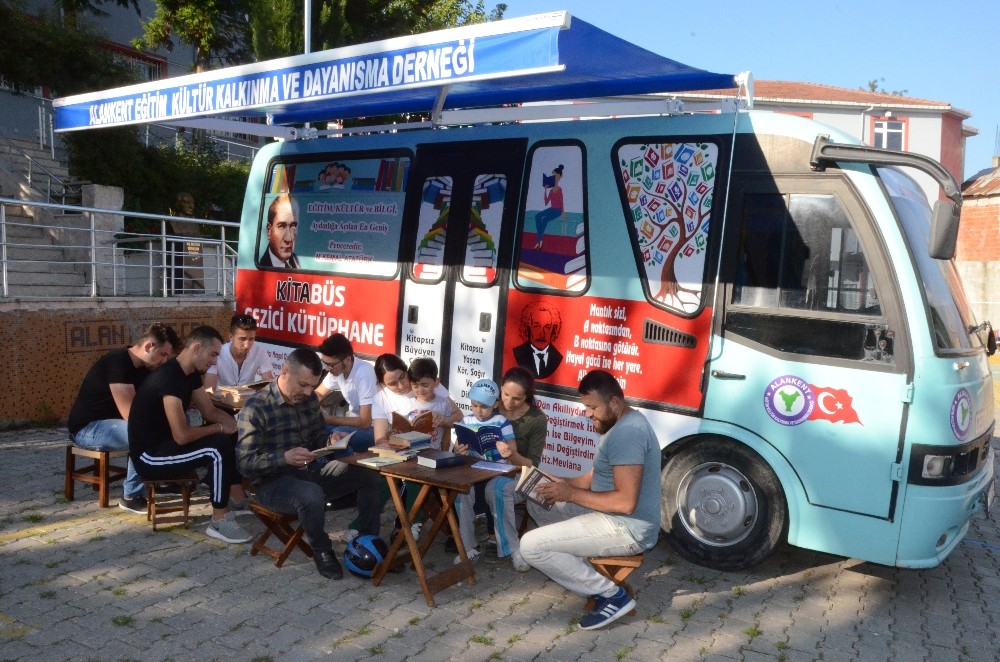 Bu minibüs, kitap sevgisi aşılayacak