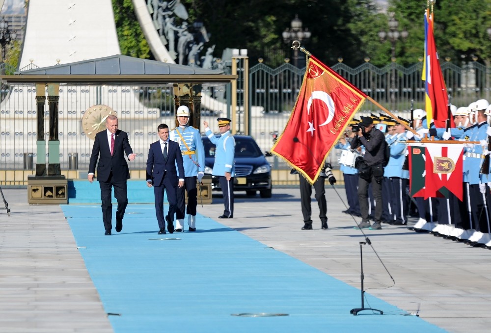 Cumhurbaşkanı Erdoğan, Ukrayna Devlet Başkanı Zelenskiy’i resmi törenle karşıladı