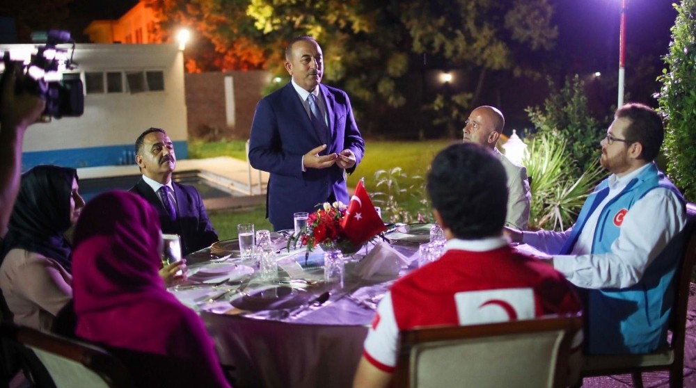Dışişleri Bakanı Çavuşoğlu Sudan’daki Türkler ile bir araya geldi