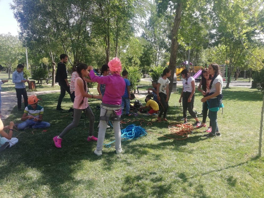 Diyarbakırlı çocuklar hayatta emniyet almayı öğrendi