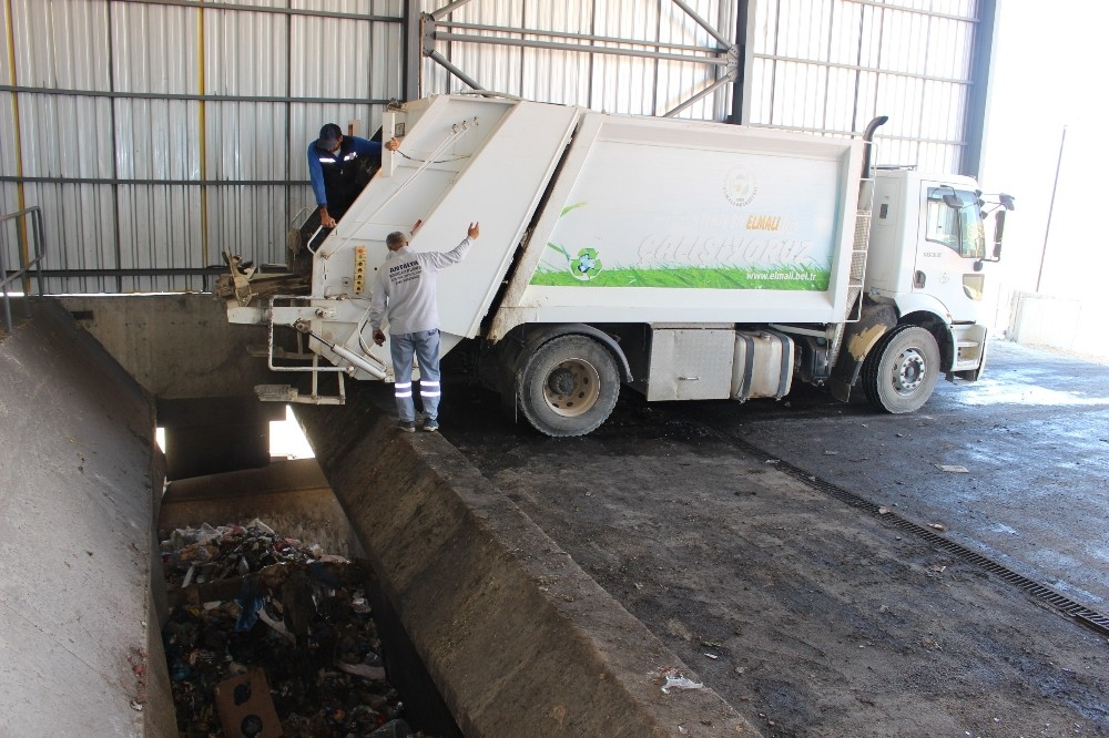 Elmalı’dan günlük 60 ton çöp Kızıllı’ya geliyor