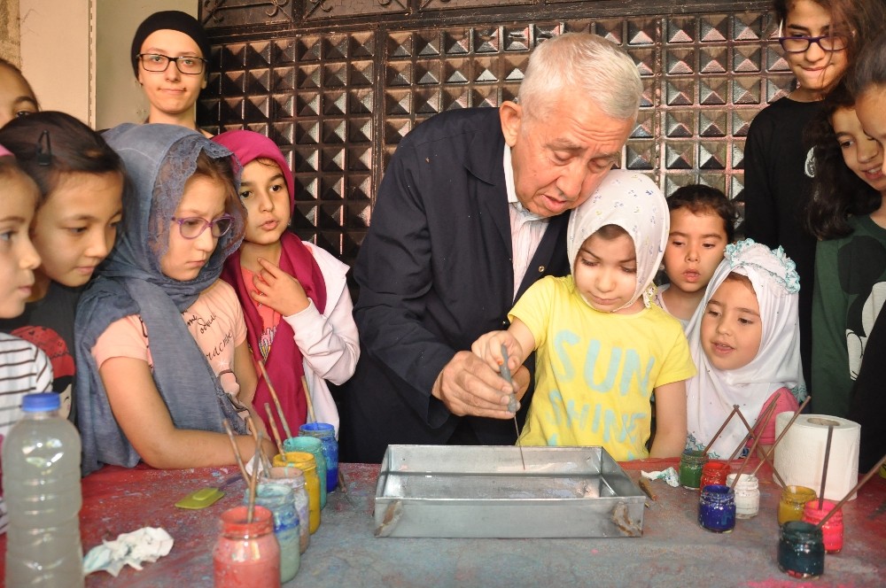 Emekli astsubayın ebru ve hat sanatını öğretme çabası