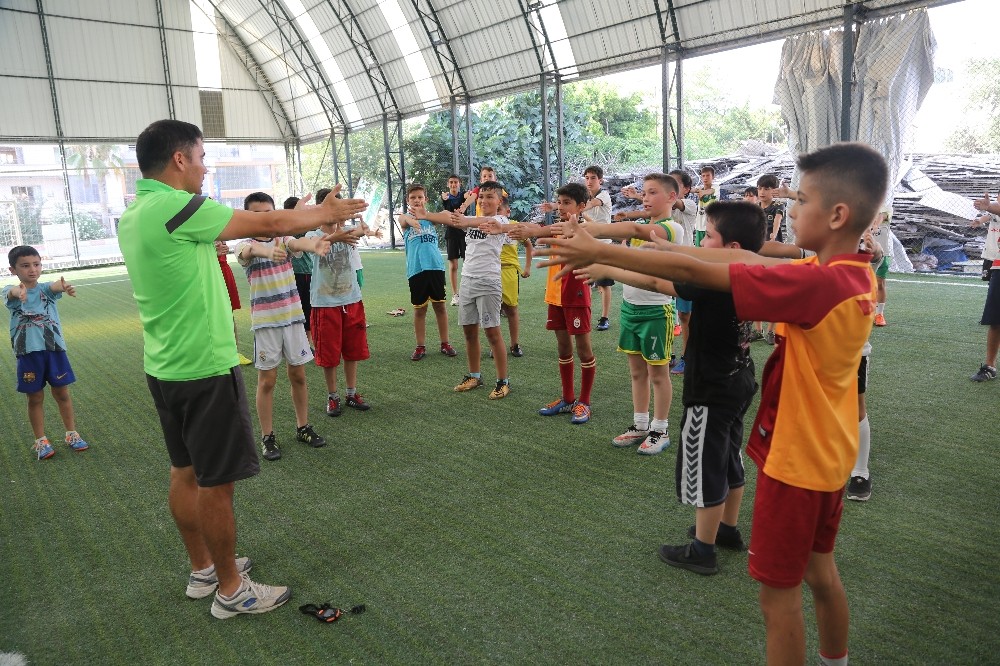 Erdemli’de yaz spor kursları sürüyor