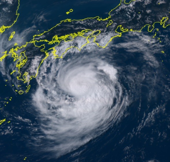 Francisco Tayfunu, Japonya’da hayatı felç etti