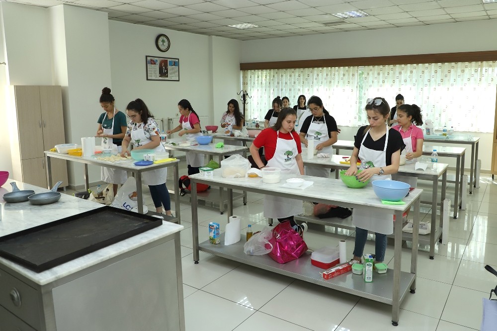 Geleceklerine lezzet katmak için eğitim alıyorlar