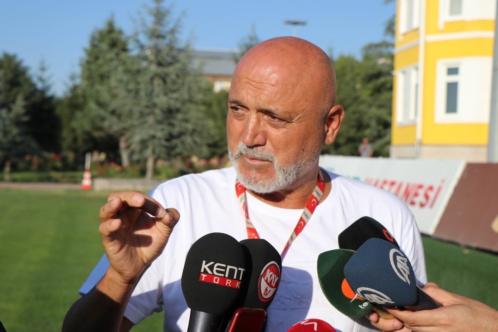 Hikmet Karaman: “Lig başlamadan özellikle eksik bölgelerdeki oyuncuları tamamlayıp takımın içerisinde adapte etmek zorundayız”