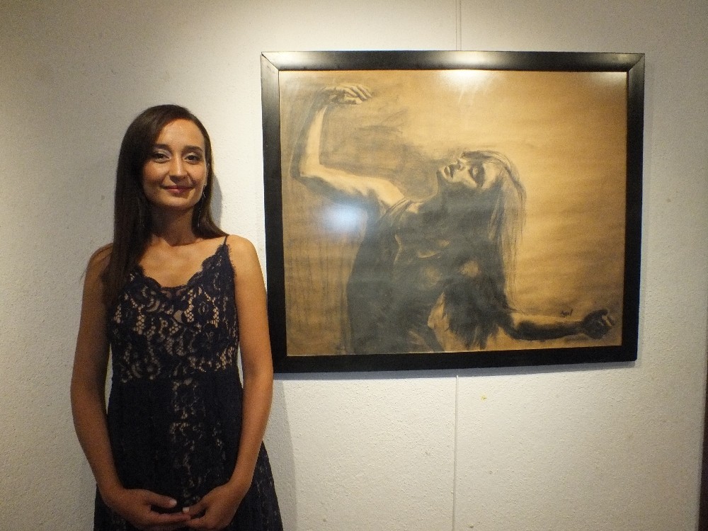 Kaşlı ressam memleketinde sergi açtı