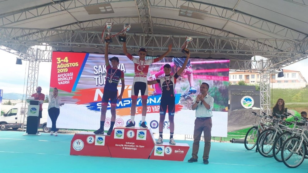 Kayserili bisikletçiler Sakarya’dan 2 altın, 1 gümüş ve 1 bronz madalya ile döndü