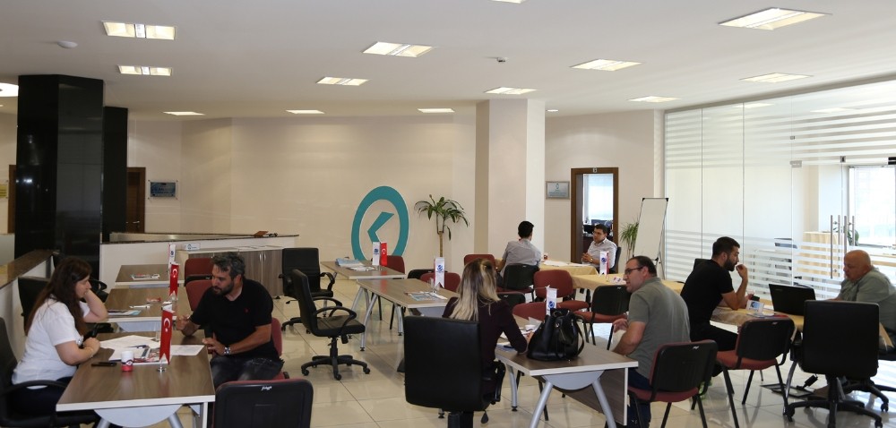 KAYSO, Proje Destek Ofisi ve Km.0 Dış Ticaret Eğitimleri ile Üyelerine Hizmet Vermeye Devam Ediyor
