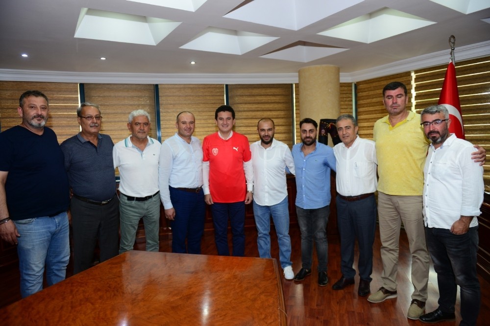 Kumluca Belediyesipor’da yeni yönetim