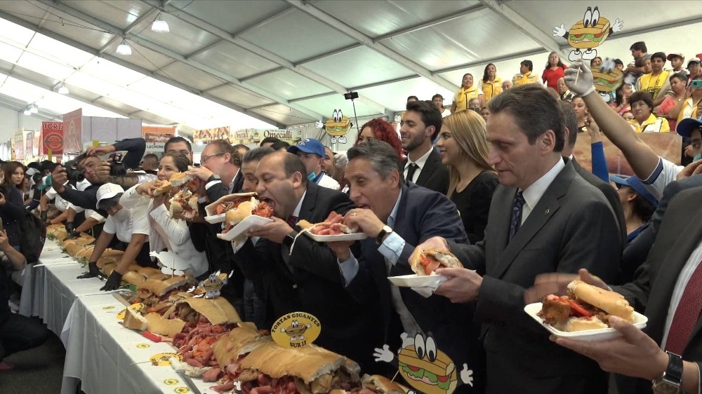 Meksika’da lezzet ustalarından sandviç rekoru