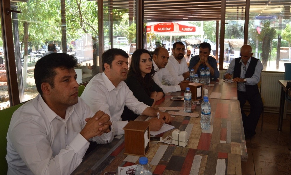 Milletvekili Tutdere bu kez Besni’de muhtarlarla buluştu