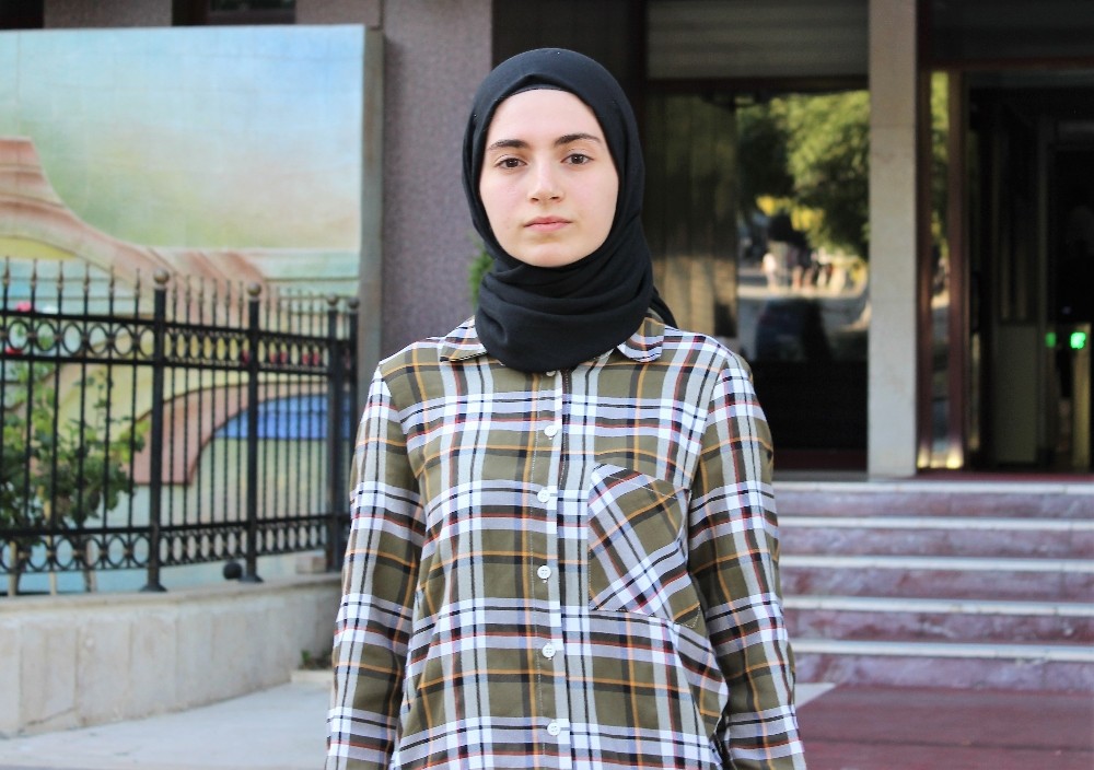 (Özel) Okul birincisi Özlem’in hak arama mücadelesine KDK sahip çıktı