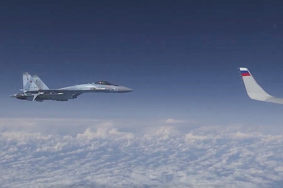 Rusya, Şoygu’nun uçağına yaklaşmaya çalışan NATO uçağının görüntüsünü yayınladı