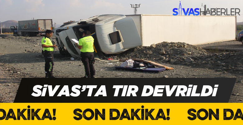 Sivas Ulaş’ta tır devrildi