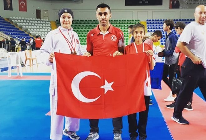 Sivaslı karateciler Rize’den madalya ile döndüler