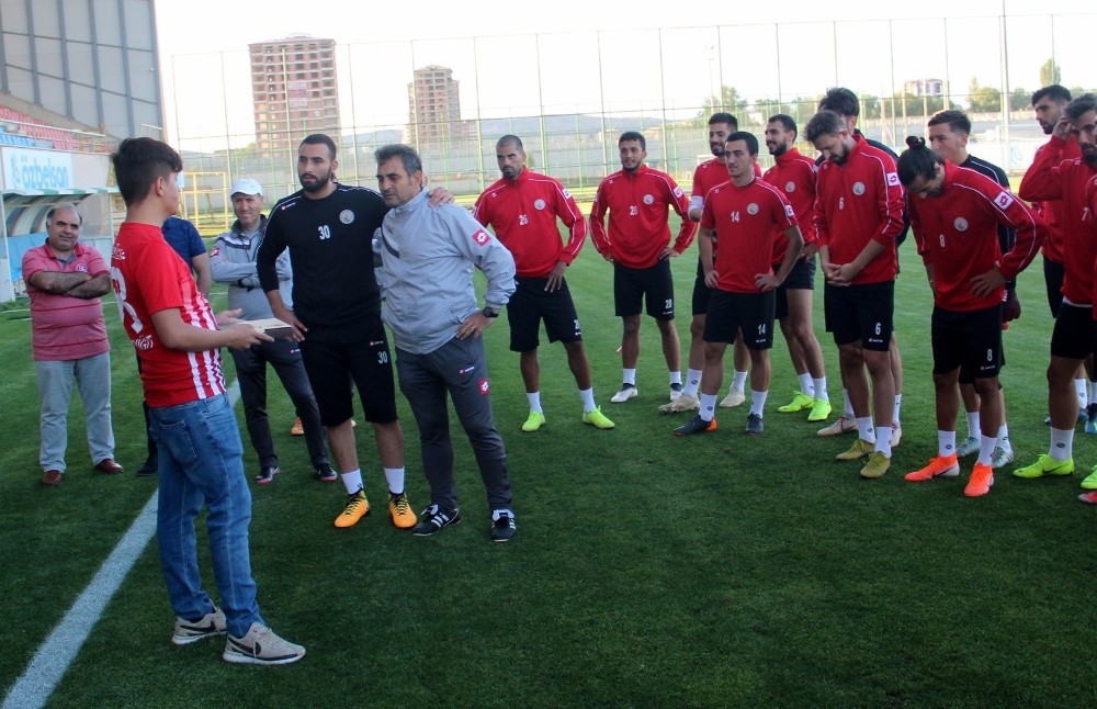 Sivas Belediyespor’a Taraftarlardan önemli ziyaret