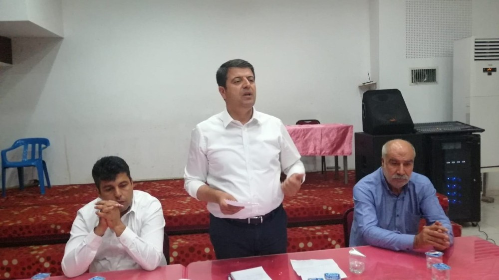 Tutdere bu kez Kahta’da muhtarla buluştu