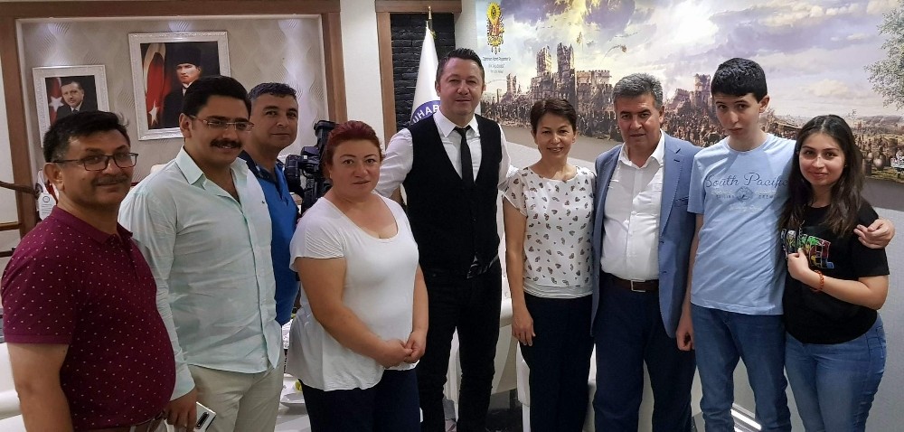 Ünlü Sanatçı Baha’ya Buharkent’te incir dopingi