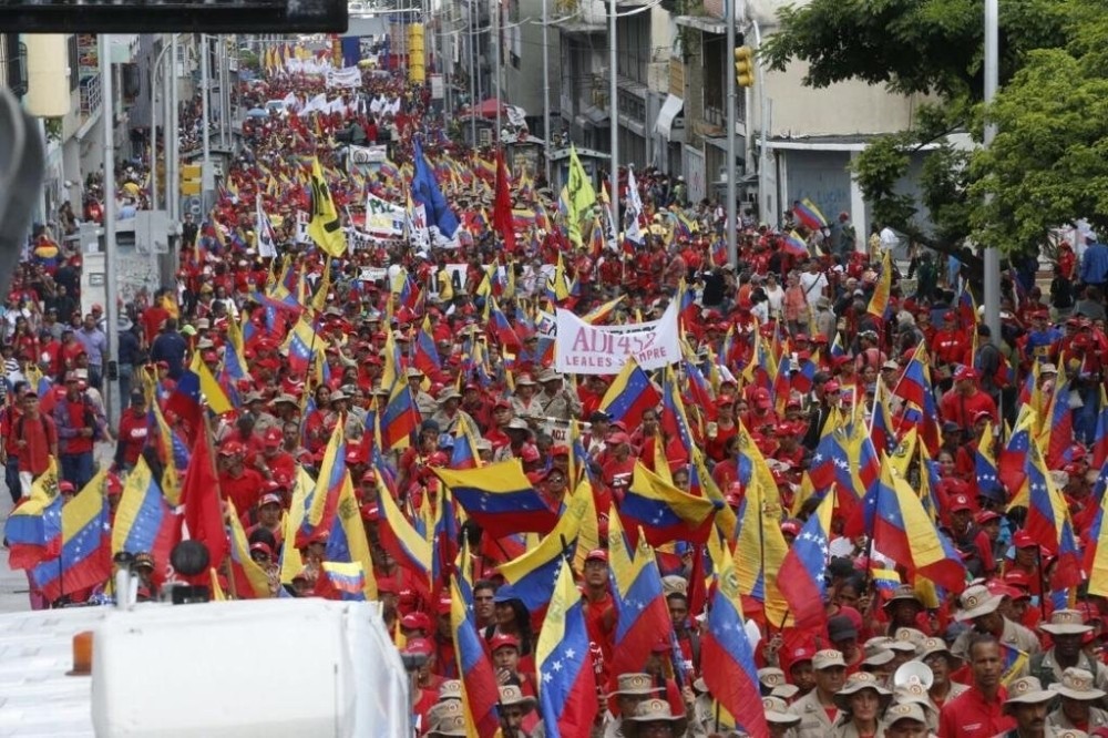 Venezuela’da binlerce kişi Washington’un yaptırımlarını protesto etti