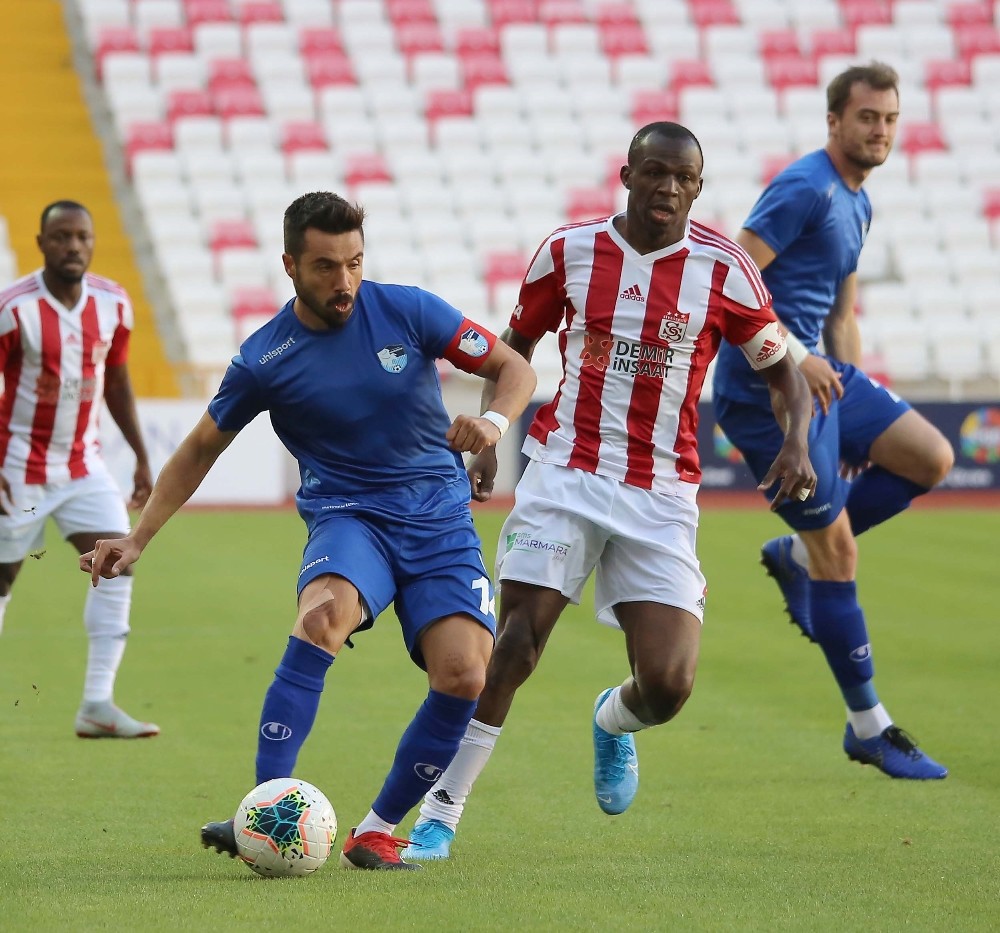 D.G.Sivasspor Erzurumspor karşısında 3-1 mağlup oldu