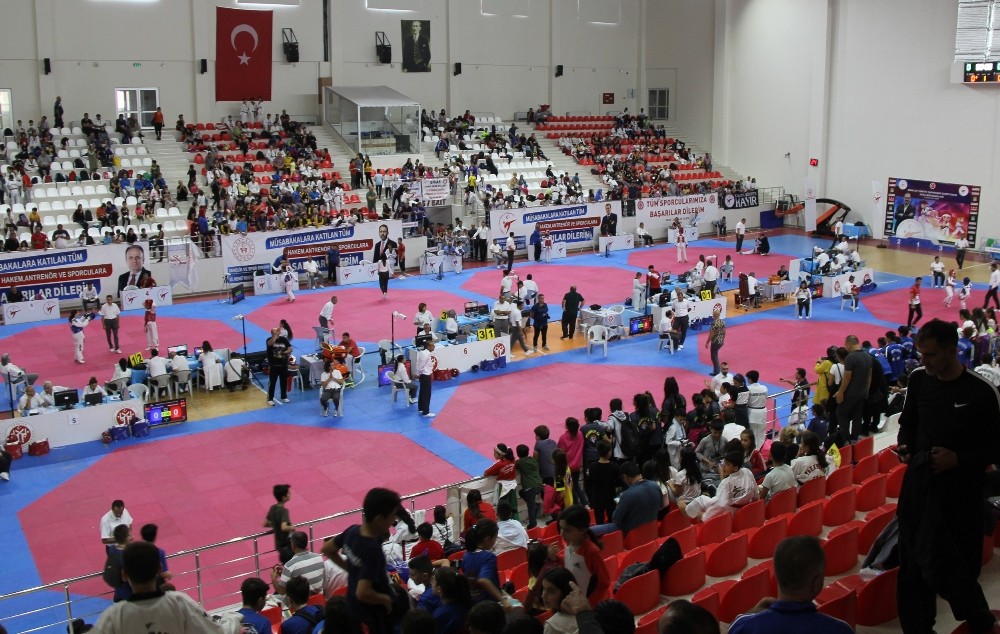 Sivas’ta Taekwondo şampiyonası sürüyor