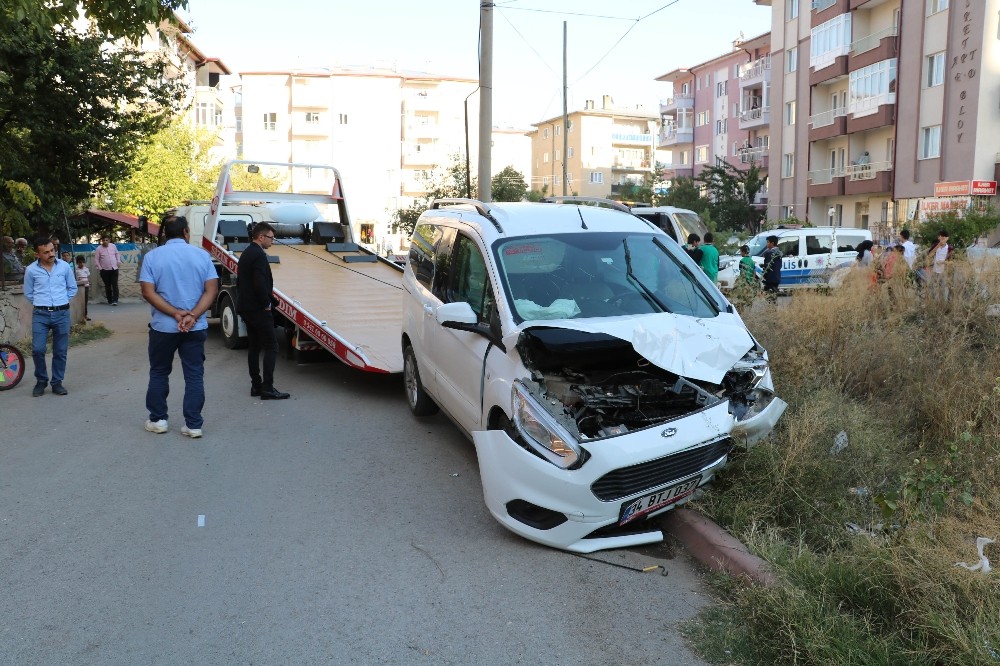 Sivas’ta öğrenci servisi kaza yaptı çok sayıda öğrenci yaralandı