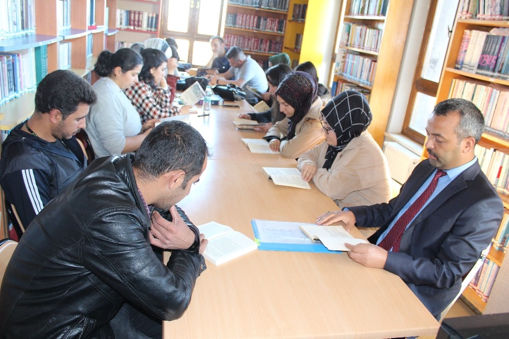 Yeni Öğretmenlerin İlk Dersi Kütüphanede