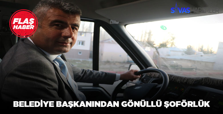 Öğrenci servisine Belediye Başkanı şoförlük yapıyor